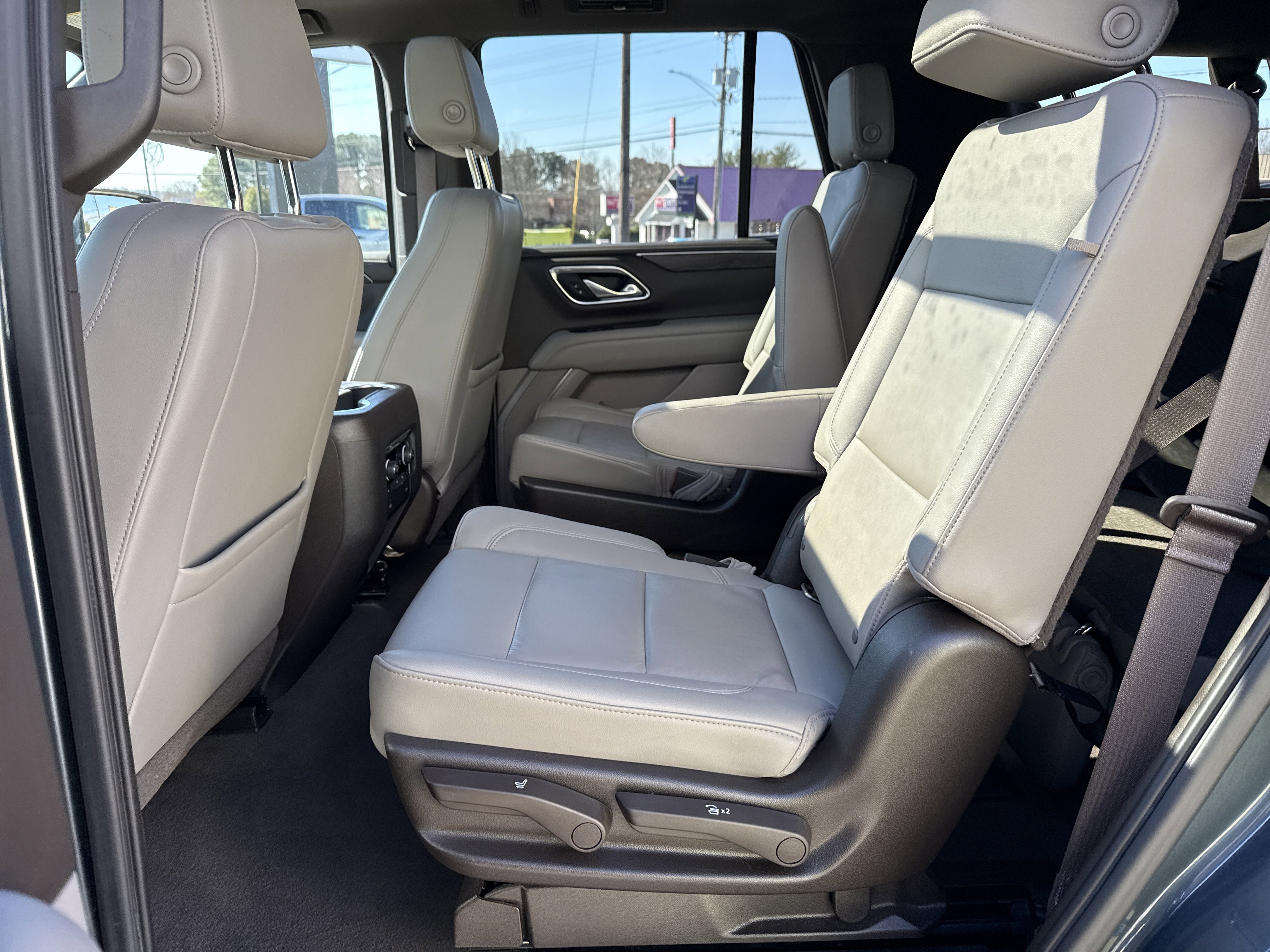 Used 2021 Chevrolet Tahoe Z71 w/ Z71 Signature Package AWD/4WD image 31