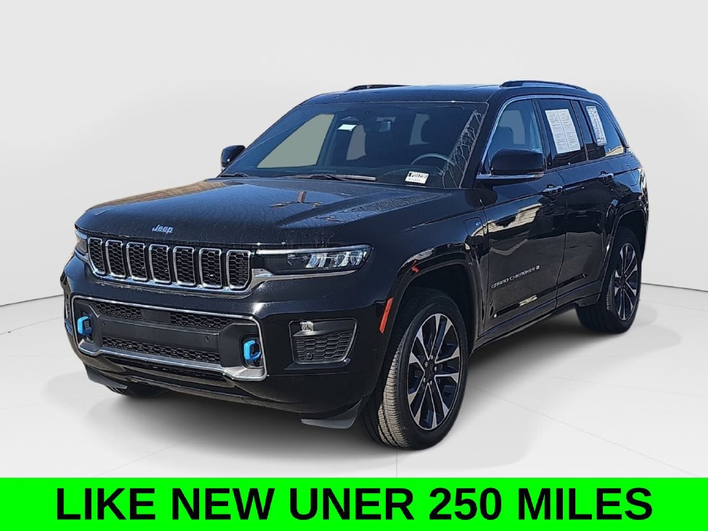 Used 2023 Jeep Grand Cherokee Overland w/ Luxury Tech Group IV AWD/4WD image 7