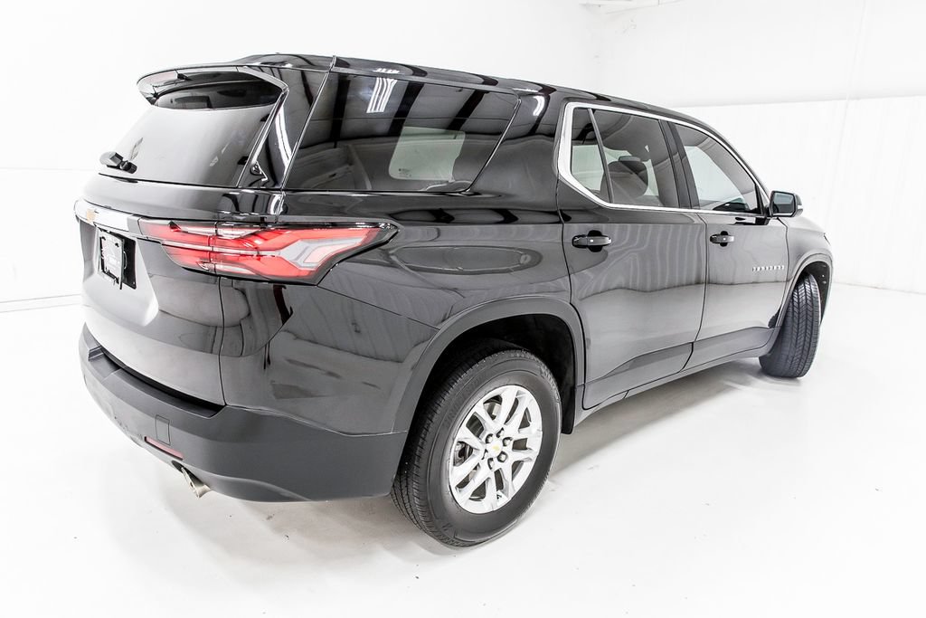 Used 2023 Chevrolet Traverse LS w/ Safety Package FWD image 7