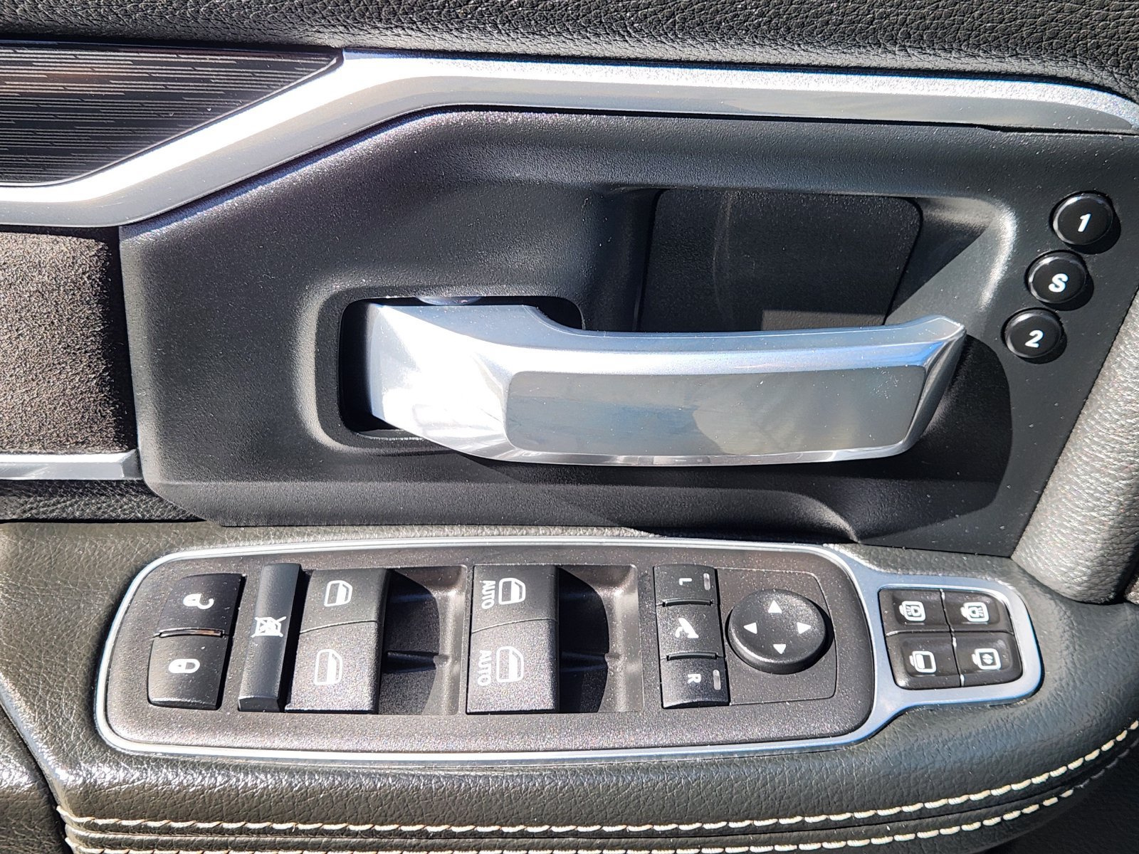 Used 2024 RAM 2500 Laramie w/ Night Edition AWD/4WD image 28