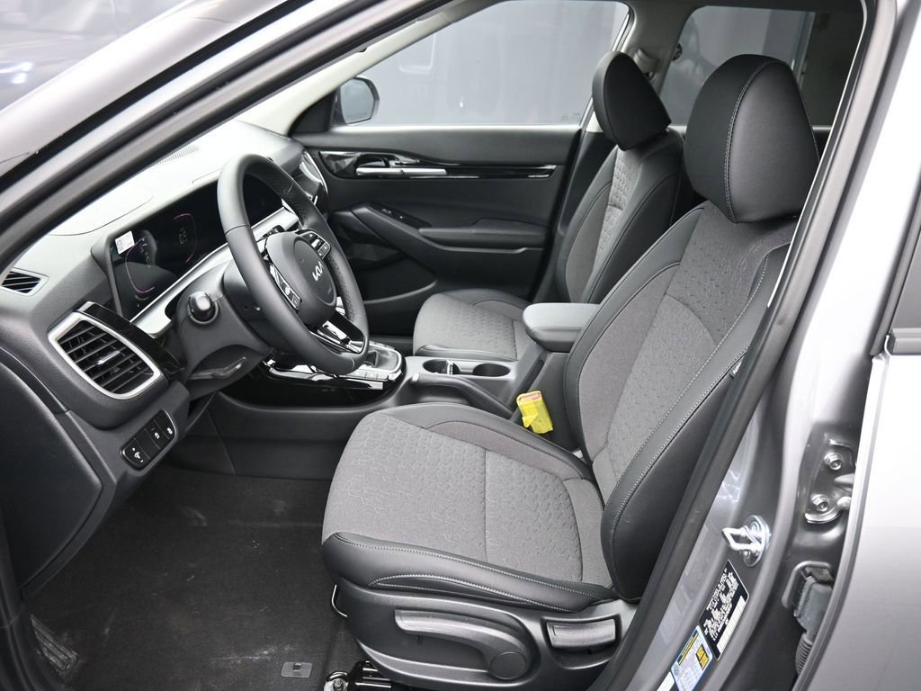 New 2025 Kia Seltos S image 18