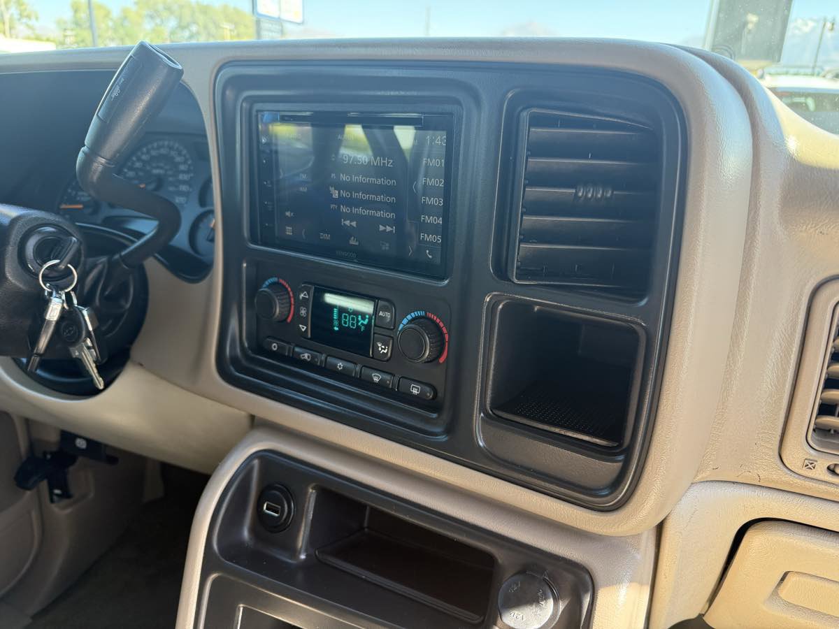 Used 2006 Chevrolet Suburban 2500 LT w/ Preferred Equipment Group image 23