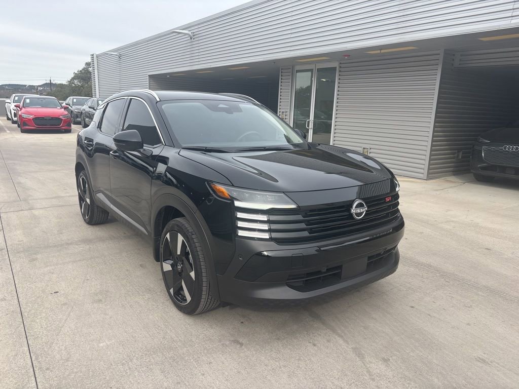 Used 2025 Nissan Kicks SR image 3