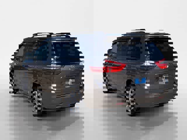 Used 2017 Toyota Sienna XLE w/ XLE Navigation Package image 3