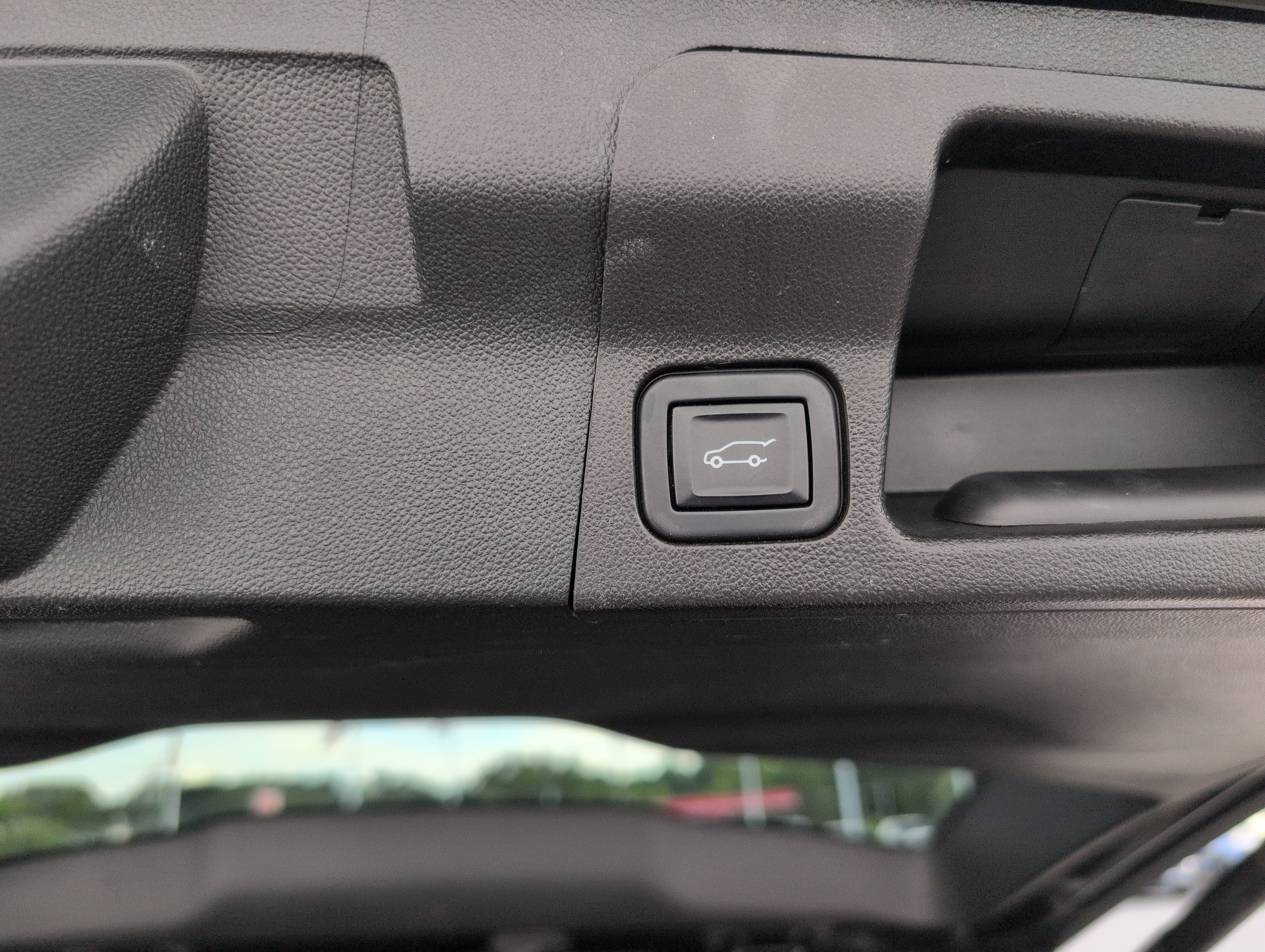 Used 2023 GMC Acadia AT4 w/ Technology Package image 8