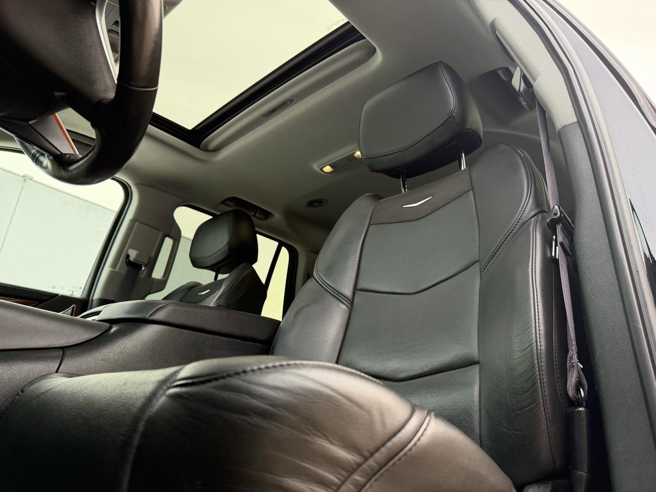 Used 2016 Cadillac Escalade Luxury image 12