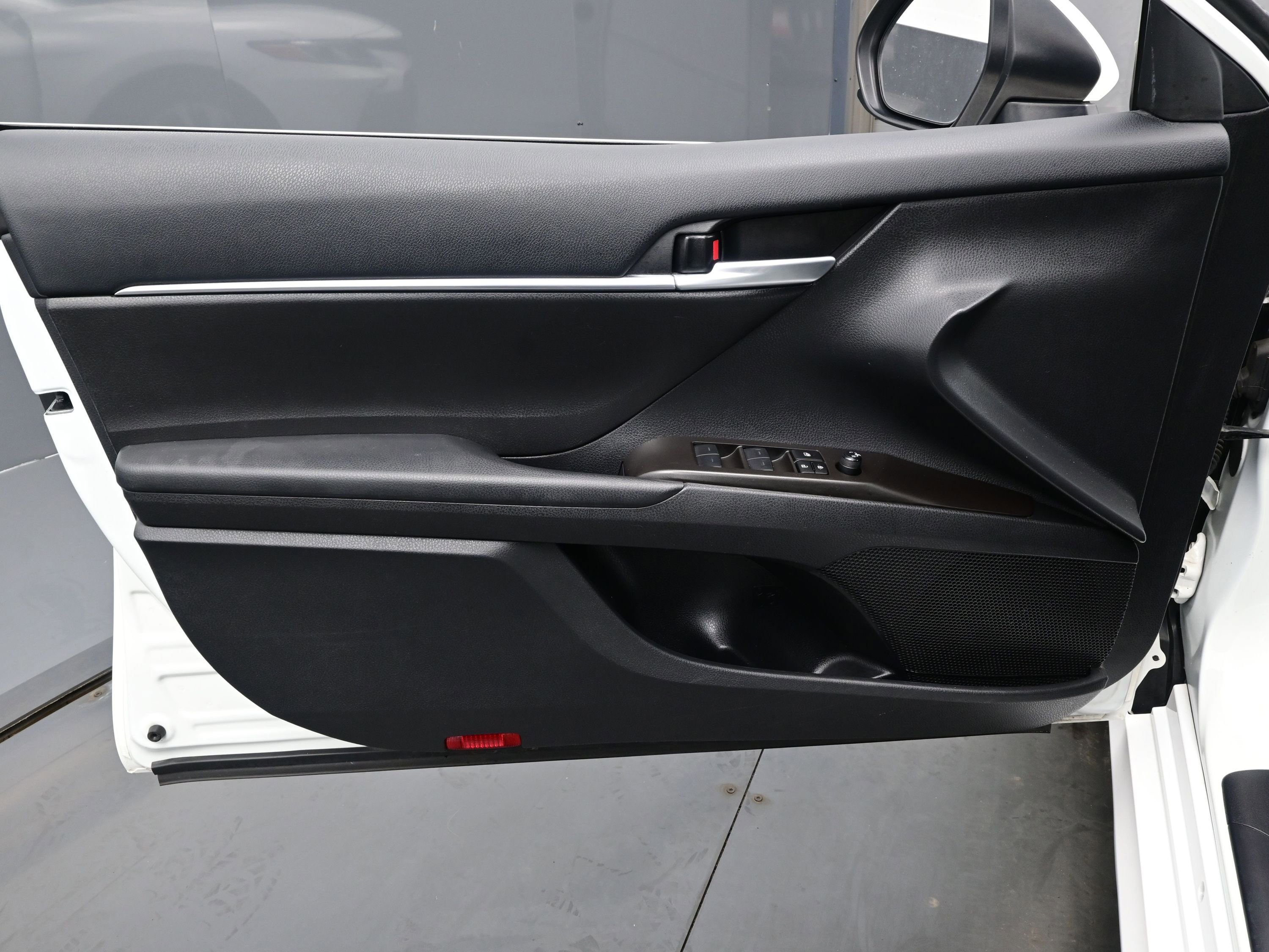 Used 2024 Toyota Camry LE image 9