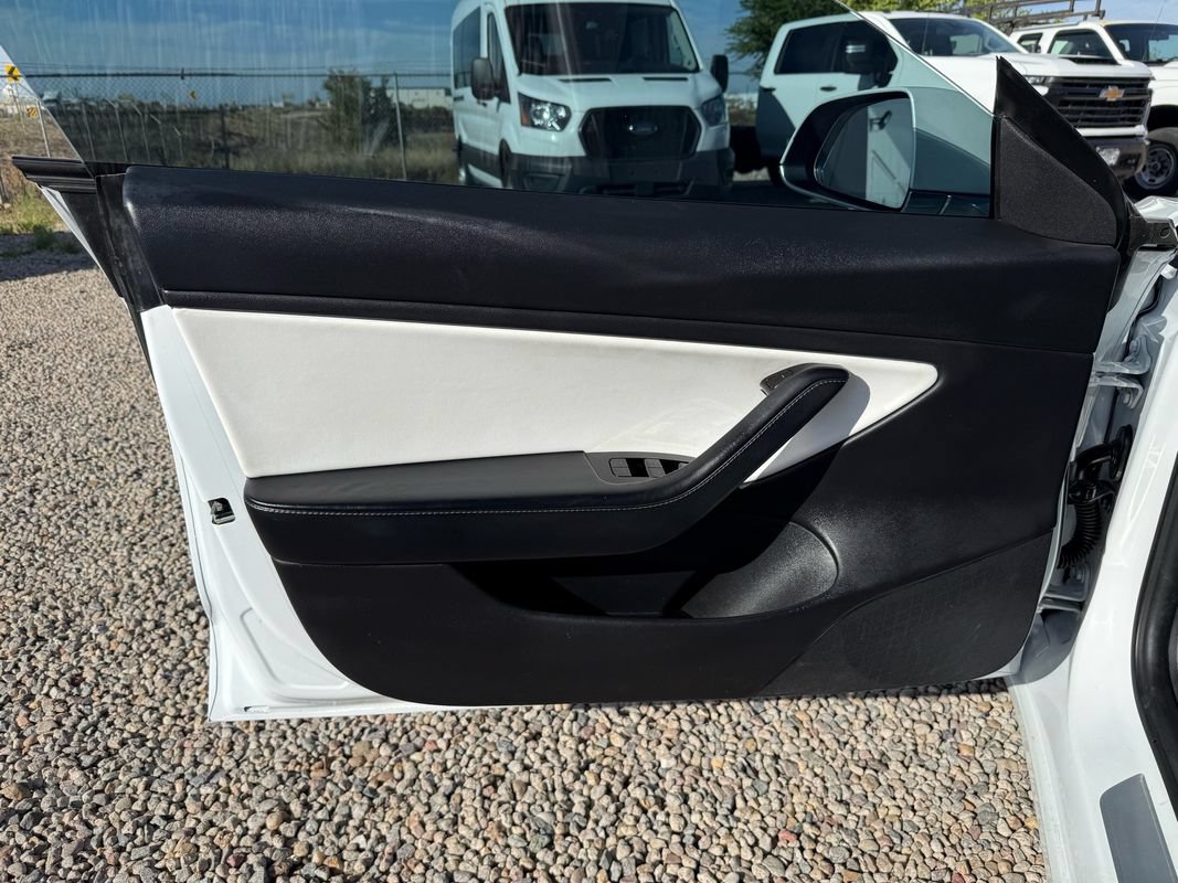 Used 2018 Tesla Model 3 Mid Range RWD image 29