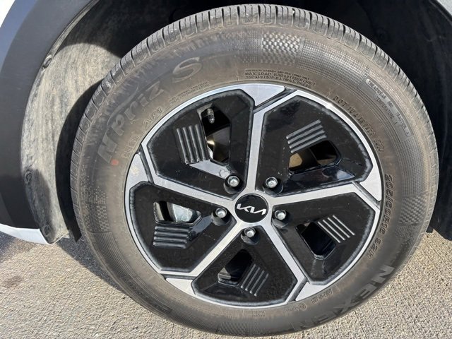 Used 2025 Kia Niro EX image 9