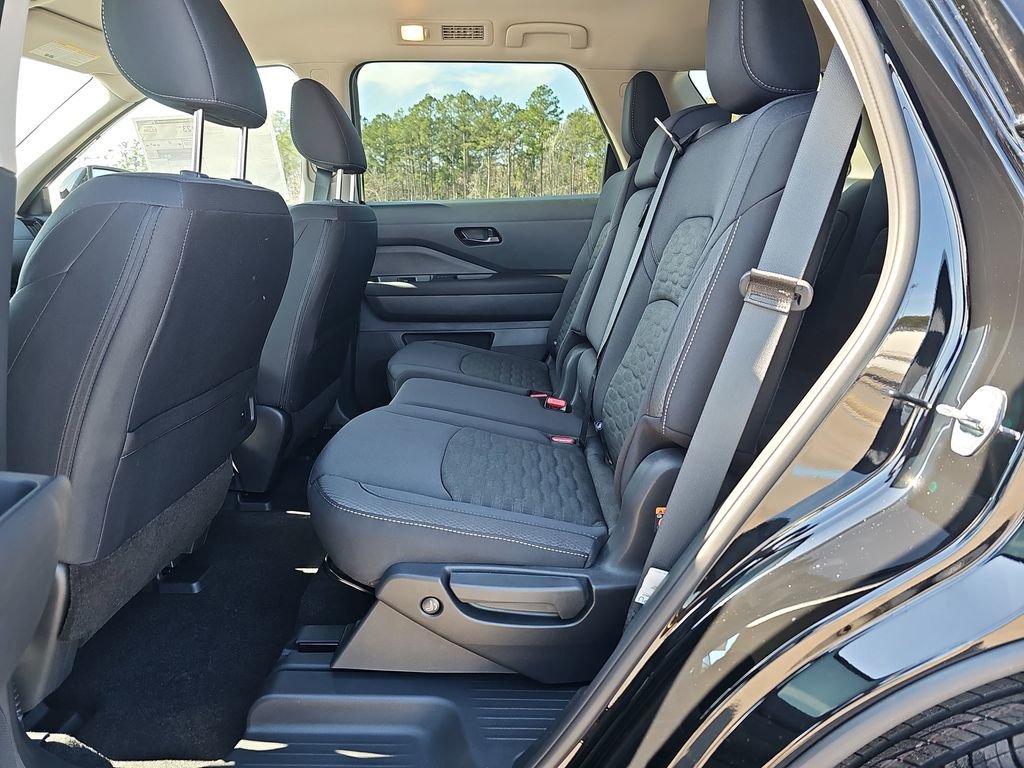 New 2026 Nissan Pathfinder Platinum image 18
