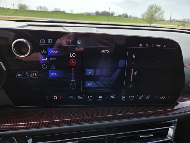 Used 2024 Chevrolet Traverse RS AWD/4WD image 27