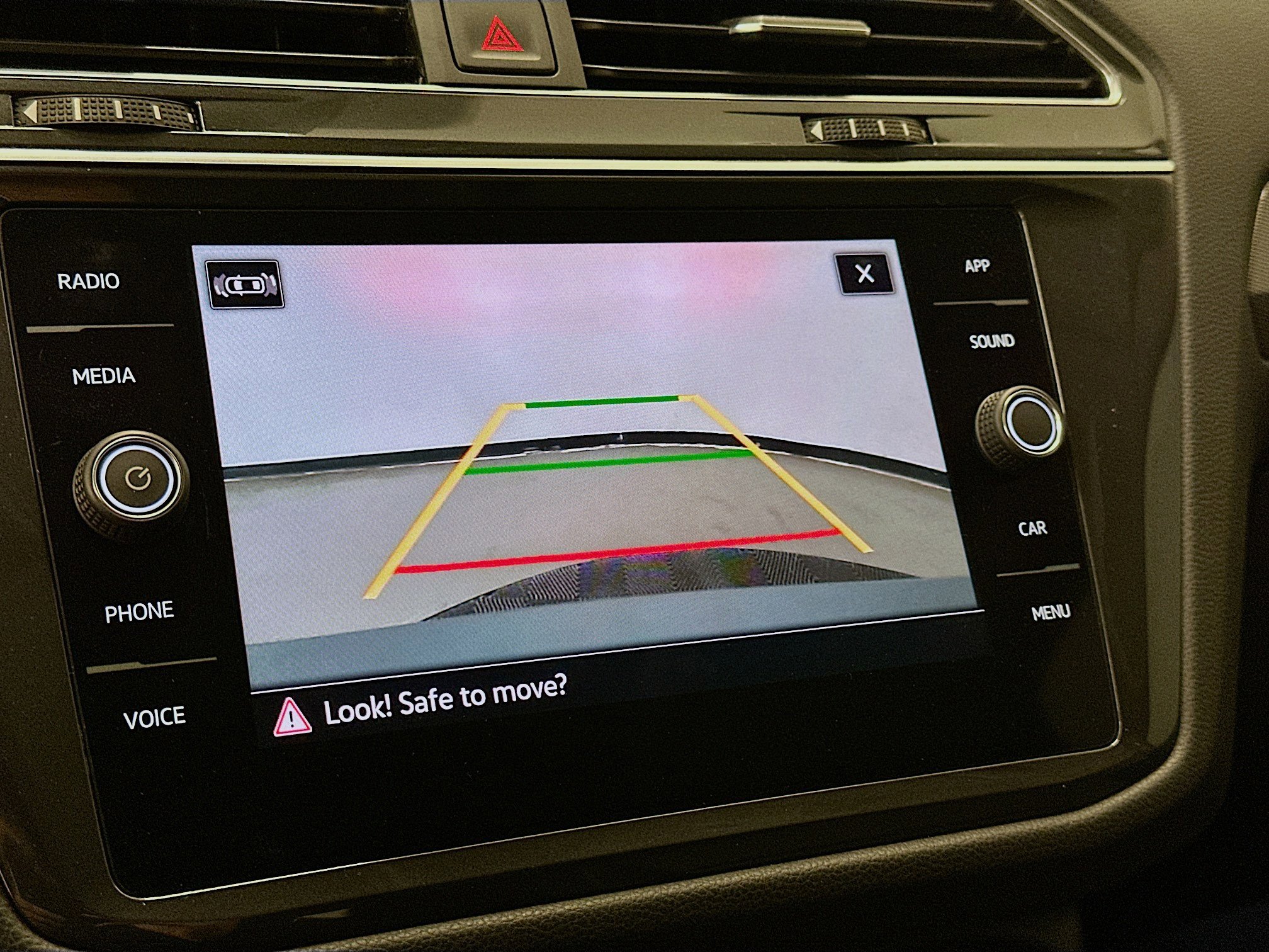 Used 2022 Volkswagen Tiguan SE image 23