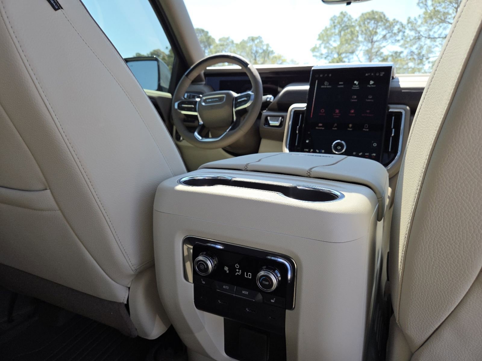 New 2026 GMC Yukon XL Denali w/ Denali Reserve Package image 31