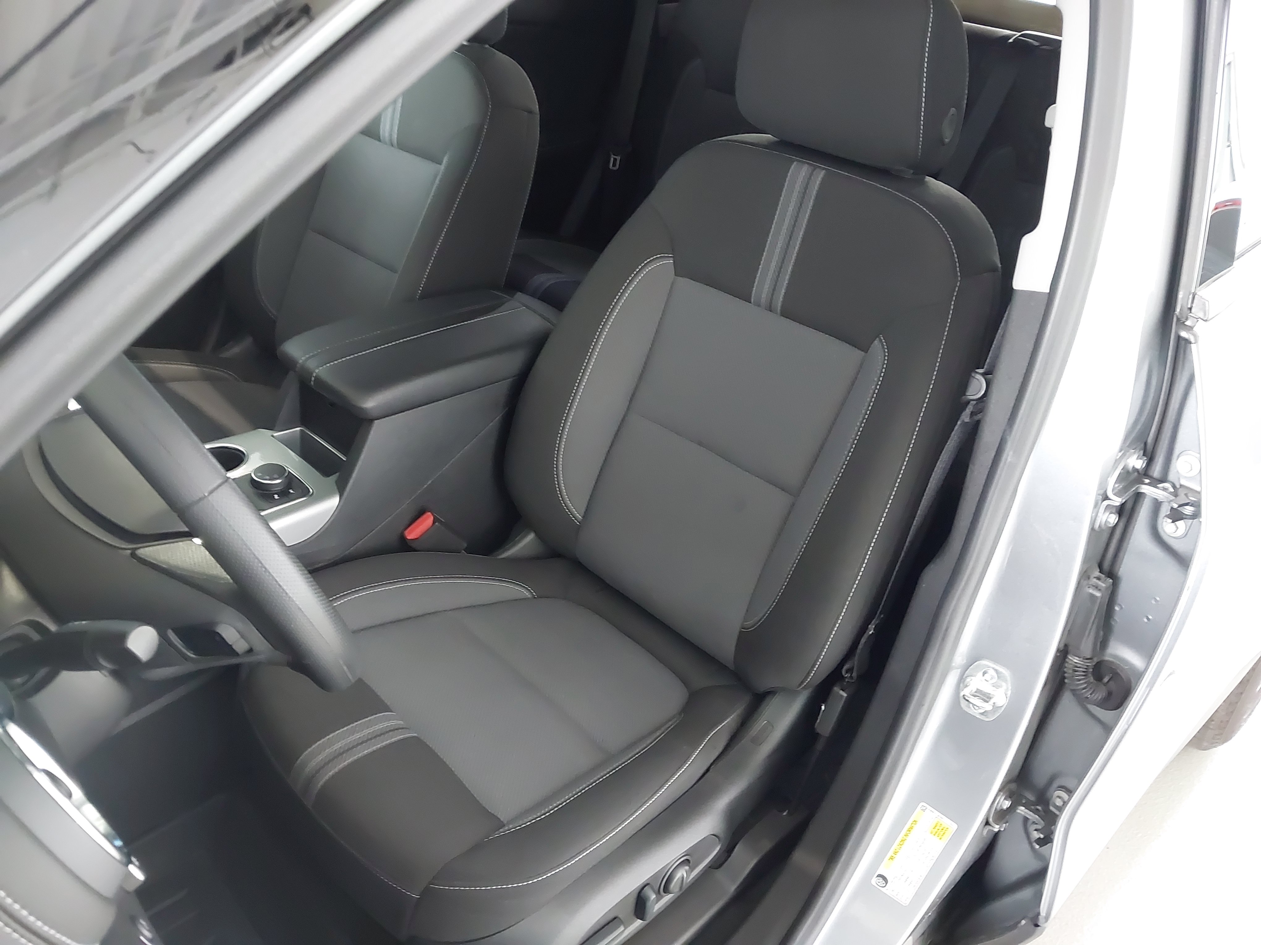 Used 2025 Chevrolet Blazer LT w/ Convenience Package FWD image 23