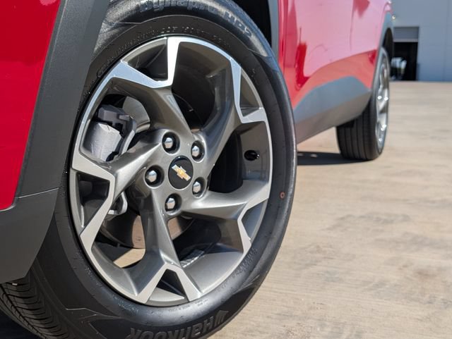 Used 2026 Chevrolet Trax LT FWD image 2