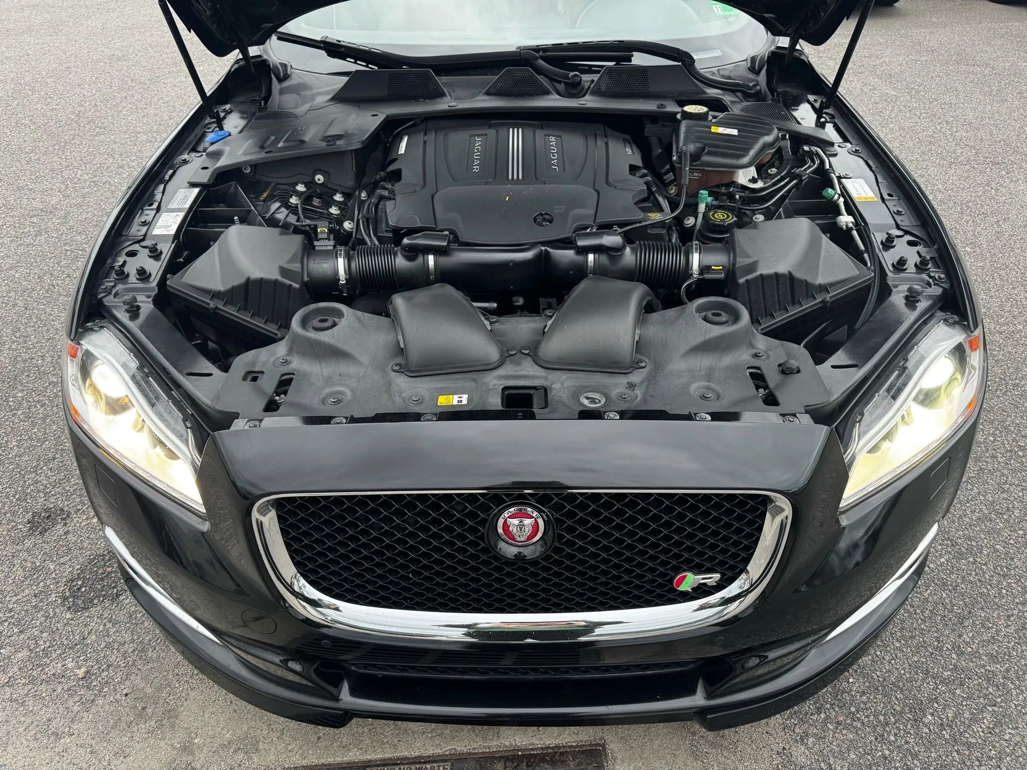 Used 2015 Jaguar XJ R image 9