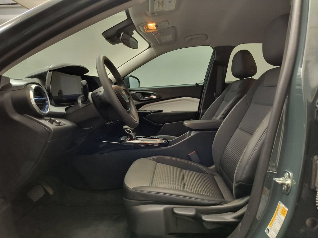 Used 2026 Chevrolet Trax LT FWD image 5