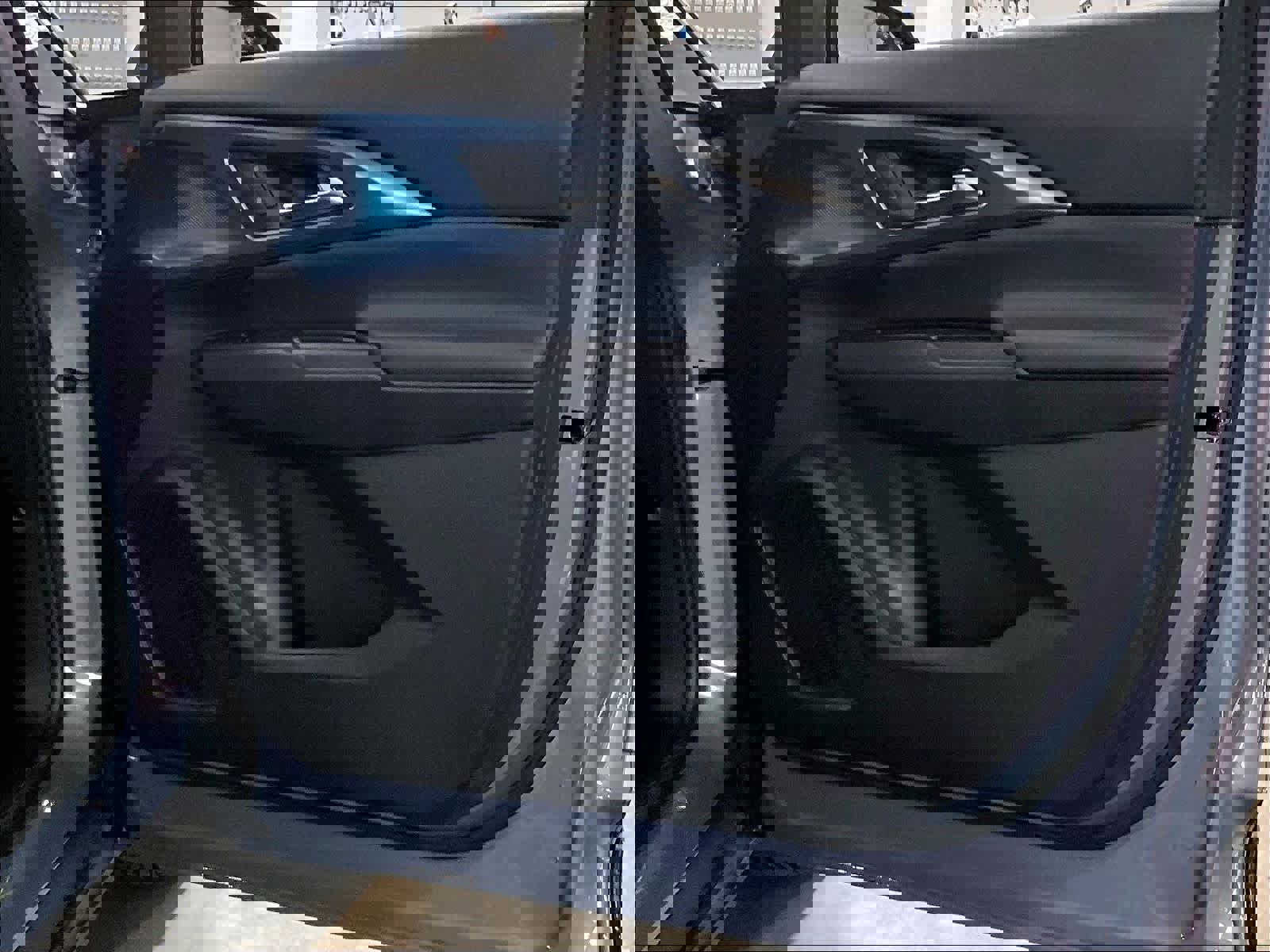 Used 2025 Chevrolet Equinox EV LT w/ Convenience Package image 12