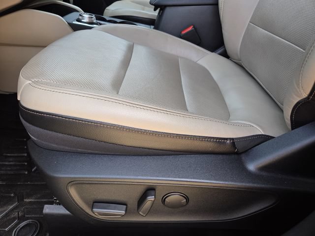 Used 2020 Ford Escape Titanium w/ Titanium Premium Package 2.0 AWD/4WD image 15