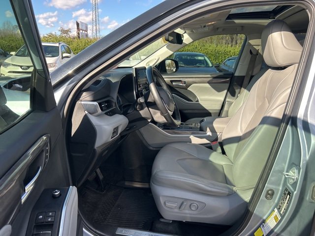 Used 2022 Toyota Highlander Limited image 15