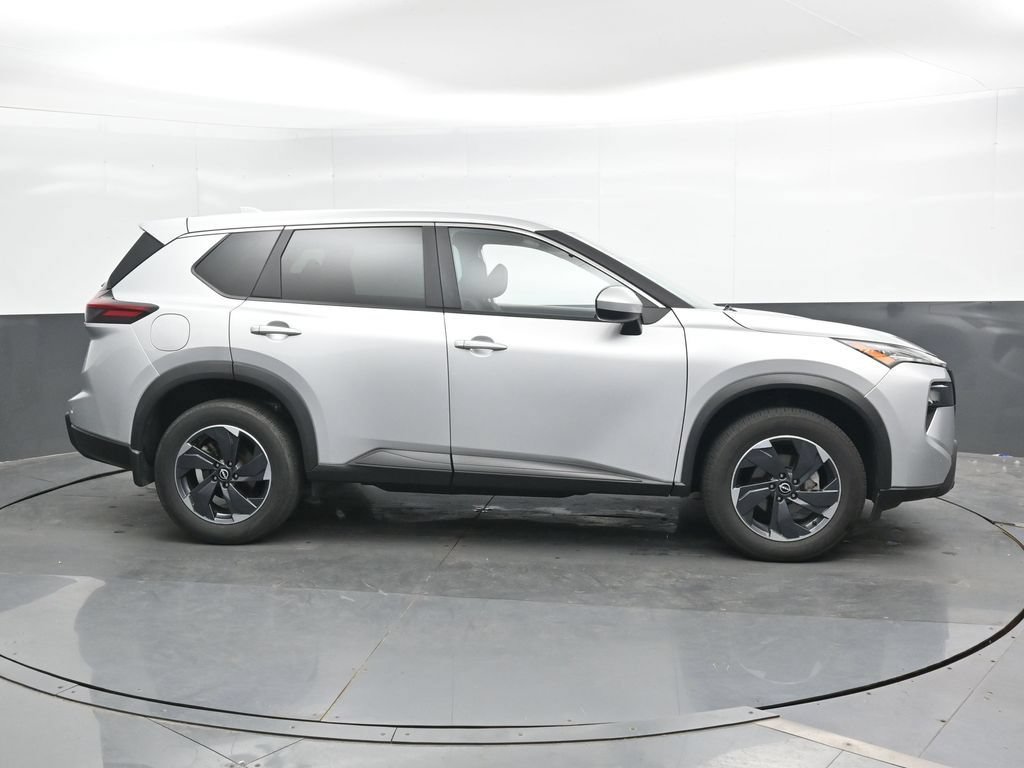 Used 2025 Nissan Rogue SV AWD/4WD image 3