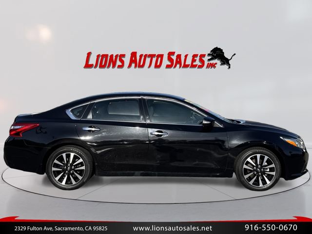 Used 2017 Nissan Altima 2.5 SV w/ Convenience Package FWD image 4