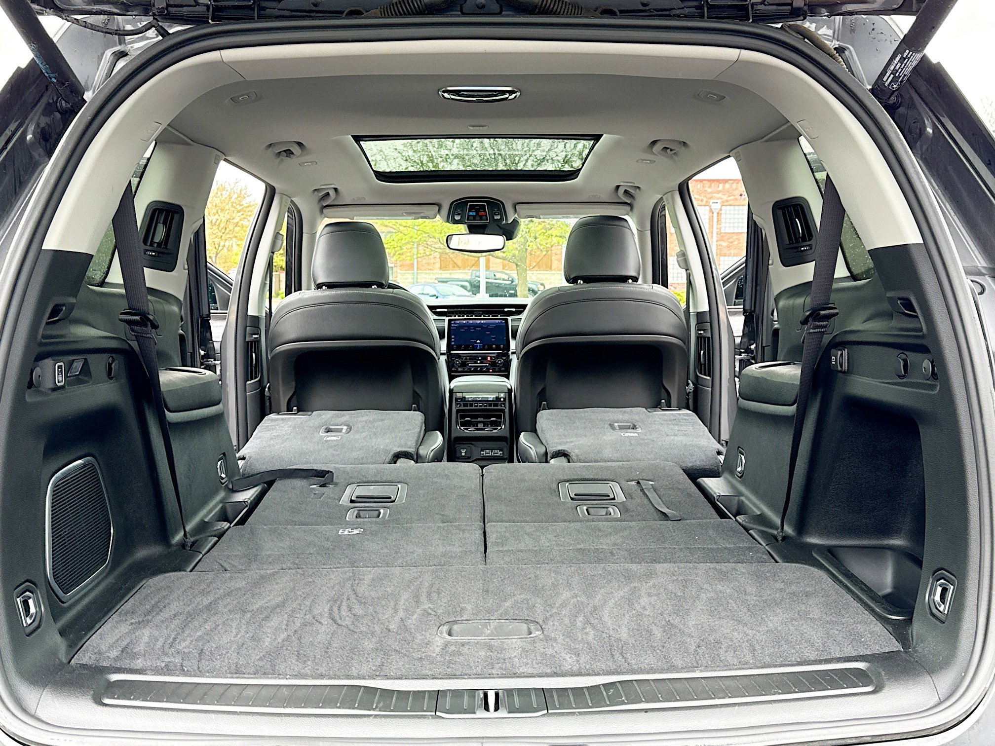 Used 2022 Jeep Grand Cherokee L Limited AWD/4WD image 7