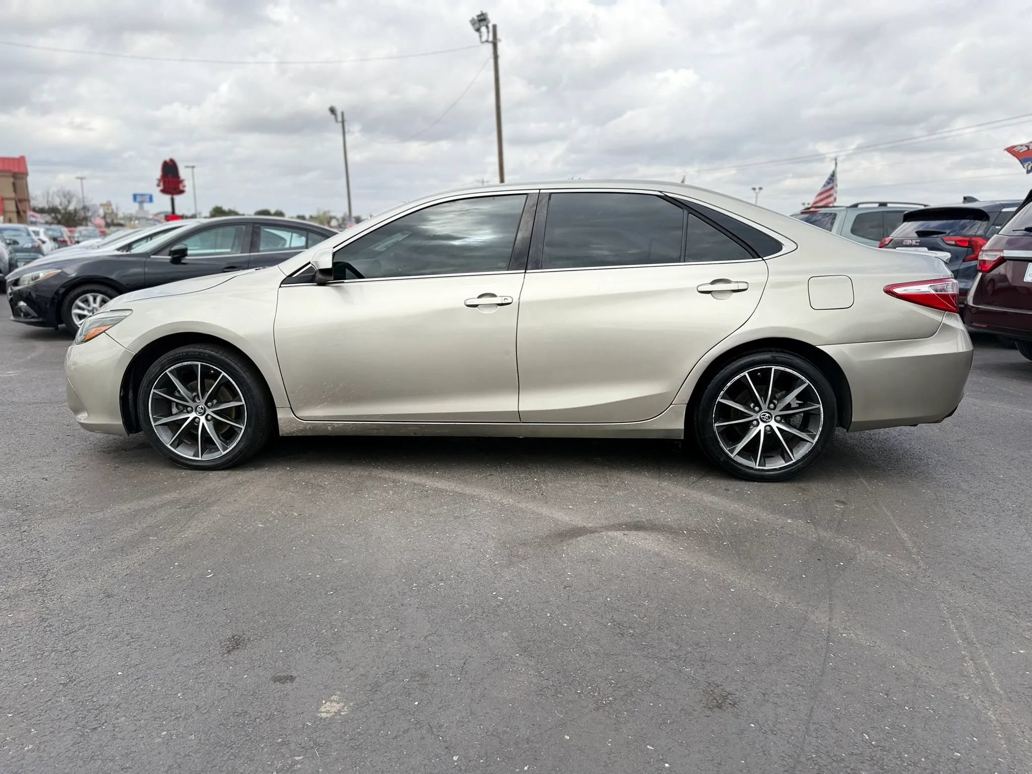 Used 2017 Toyota Camry XSE FWD image 6