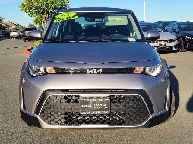 Used 2025 Kia Soul LX FWD image 2