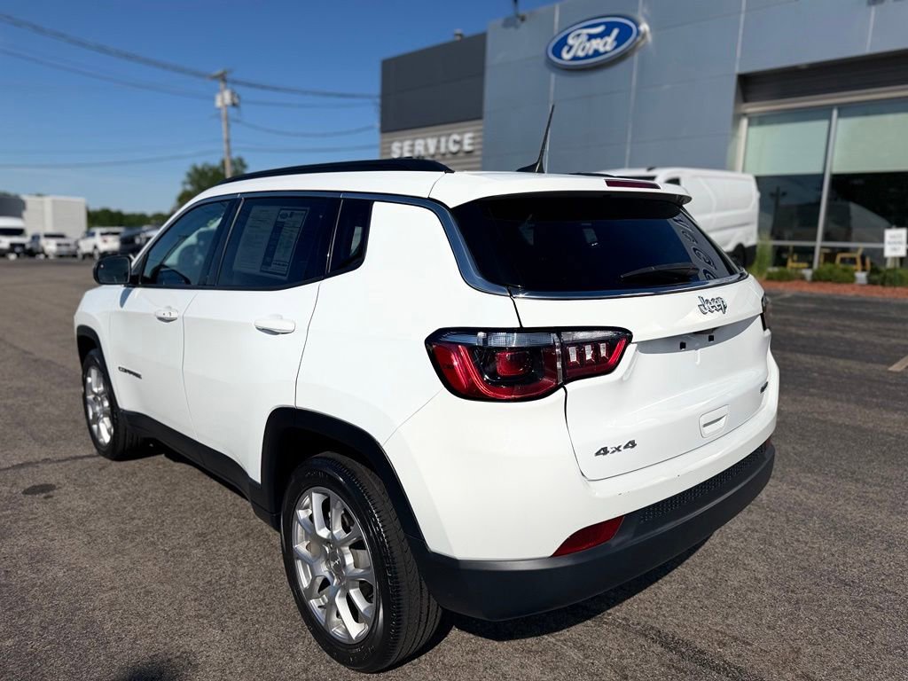 Used 2022 Jeep Compass Latitude w/ Sun and Sound Group AWD/4WD image 4