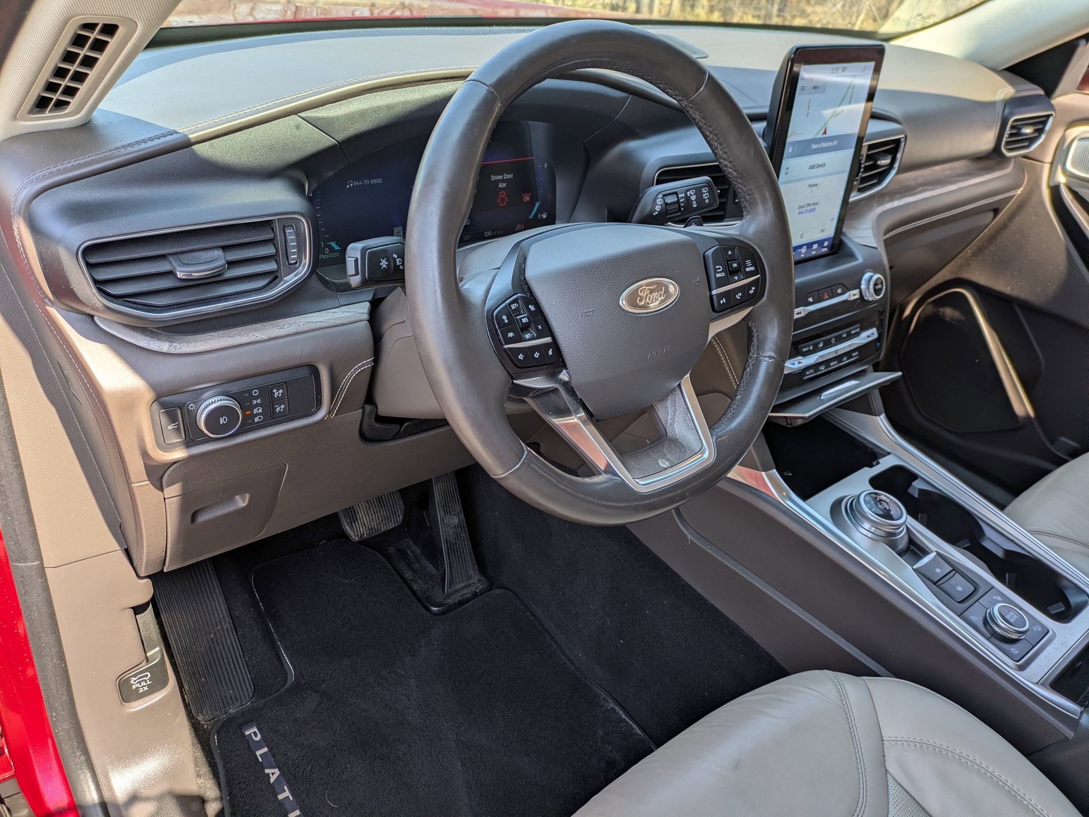 Used 2020 Ford Explorer Platinum w/ Premium Technology Package AWD/4WD image 8