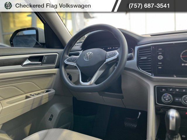 Used 2023 Volkswagen Atlas SE w/ Black Wheel Package image 6