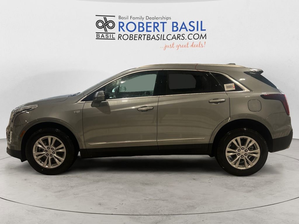 New 2026 Cadillac XT5 Luxury image 2