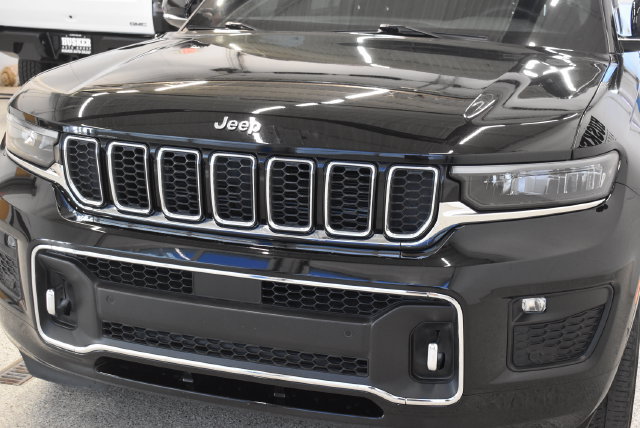 Used 2024 Jeep Grand Cherokee L Overland w/ Trailer Tow Package AWD/4WD image 14