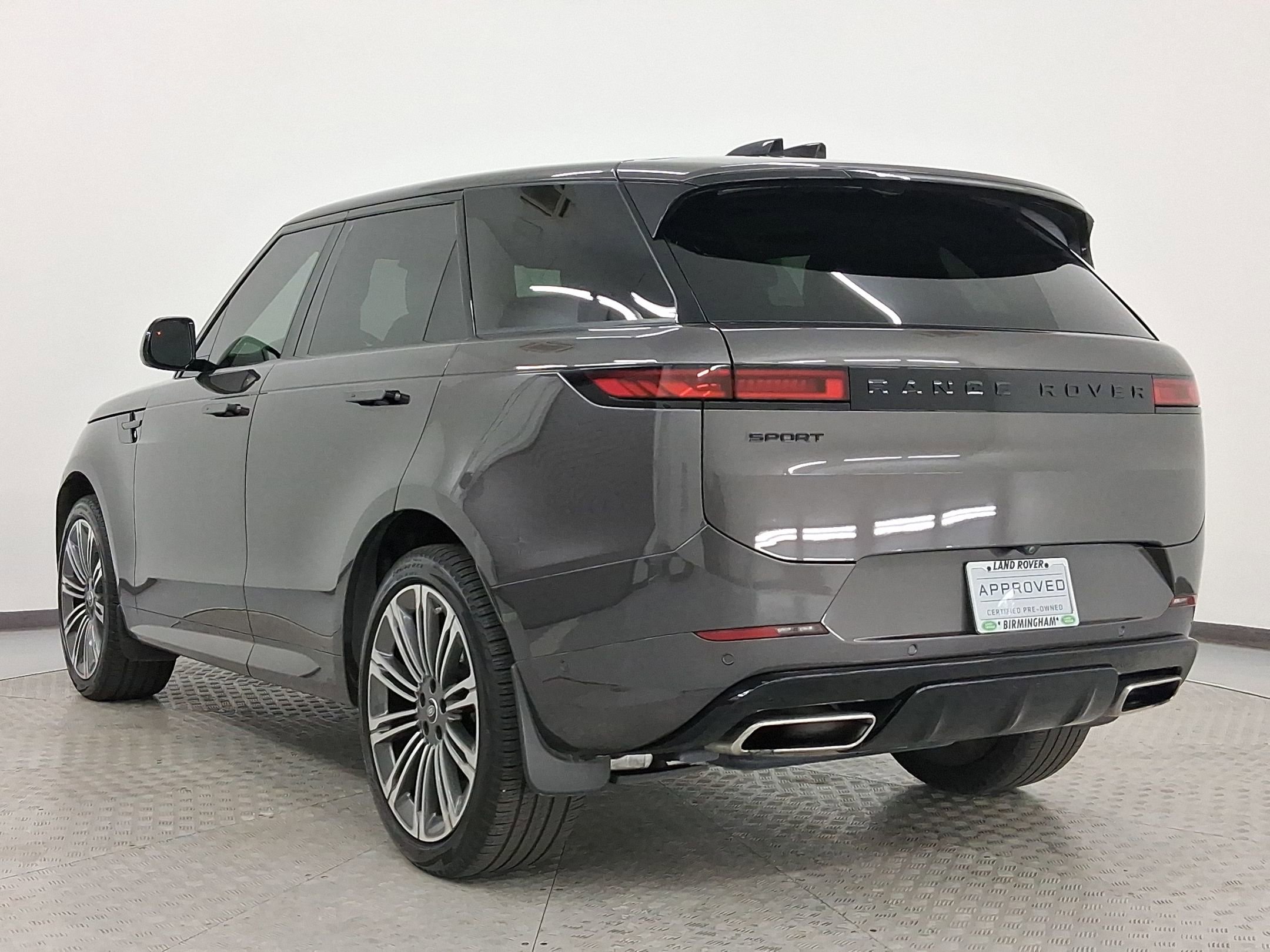 Used 2024 Land Rover Range Rover Sport Dynamic SE image 3