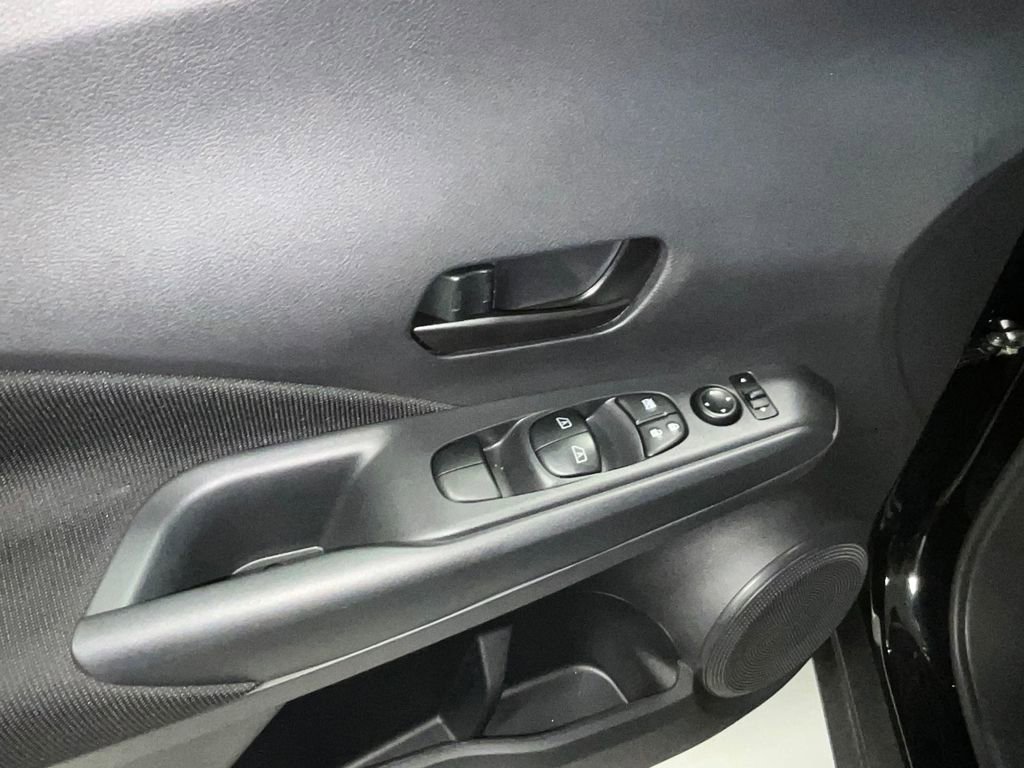 Certified 2025 Nissan Kicks Play S image 30