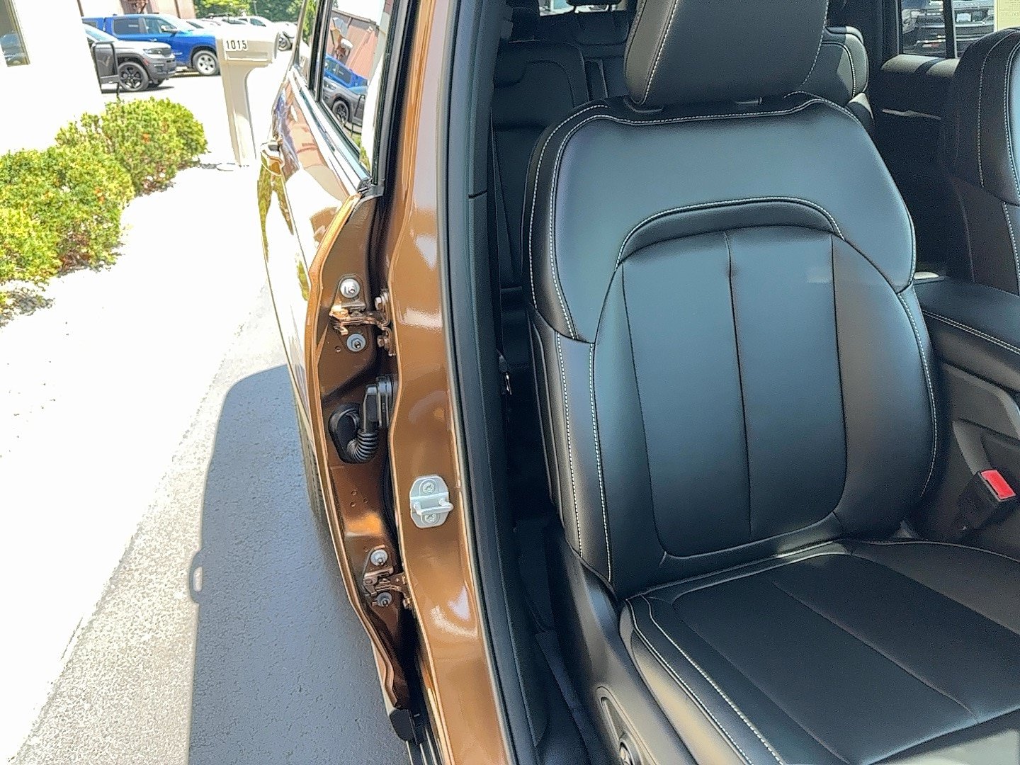 New 2026 Jeep Grand Cherokee L Limited w/ Limited Altitude Package AWD/4WD image 5