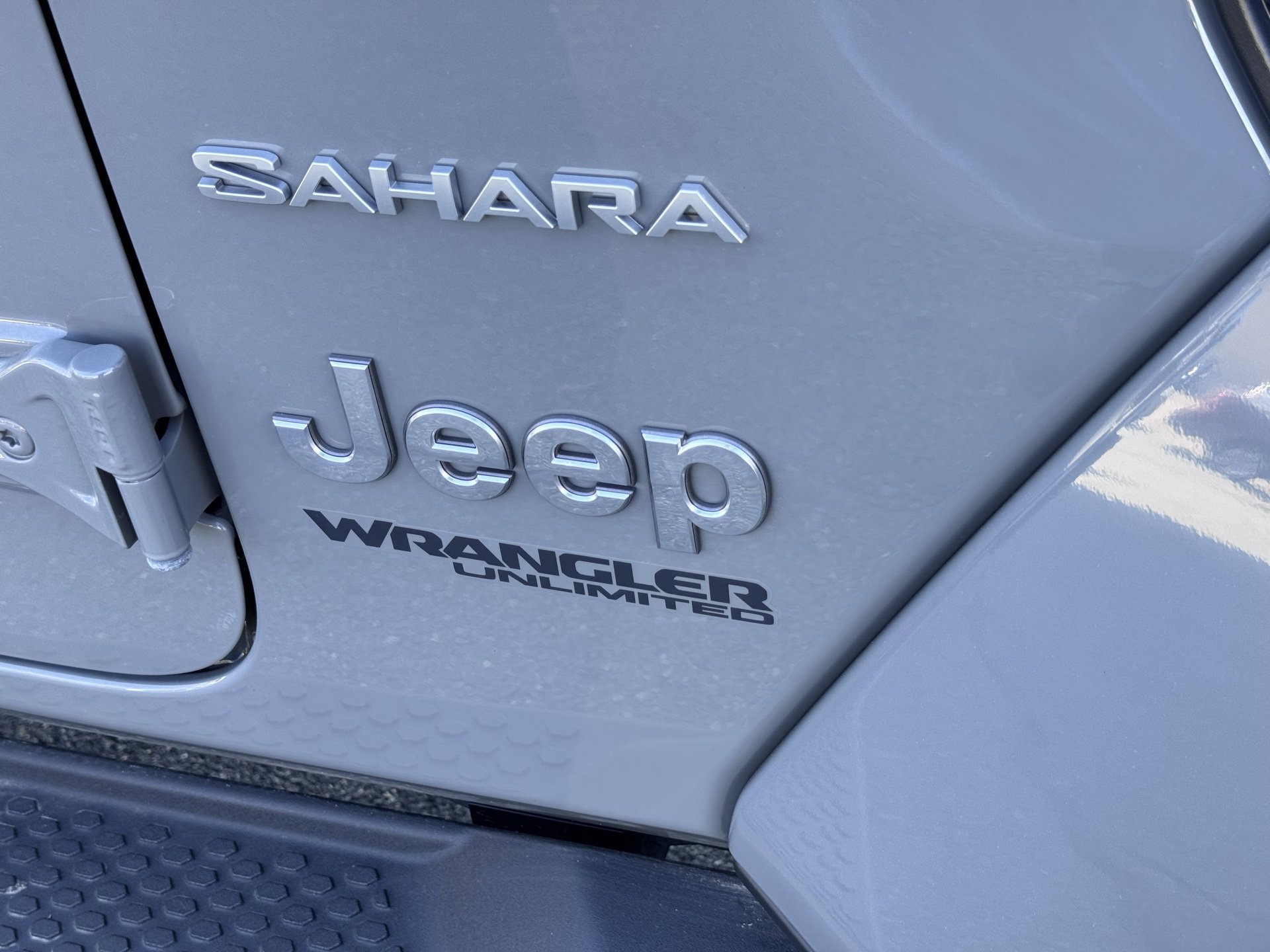 Used 2021 Jeep Wrangler Unlimited Sahara w/ Uconnect 4C Nav & Sound Group image 12