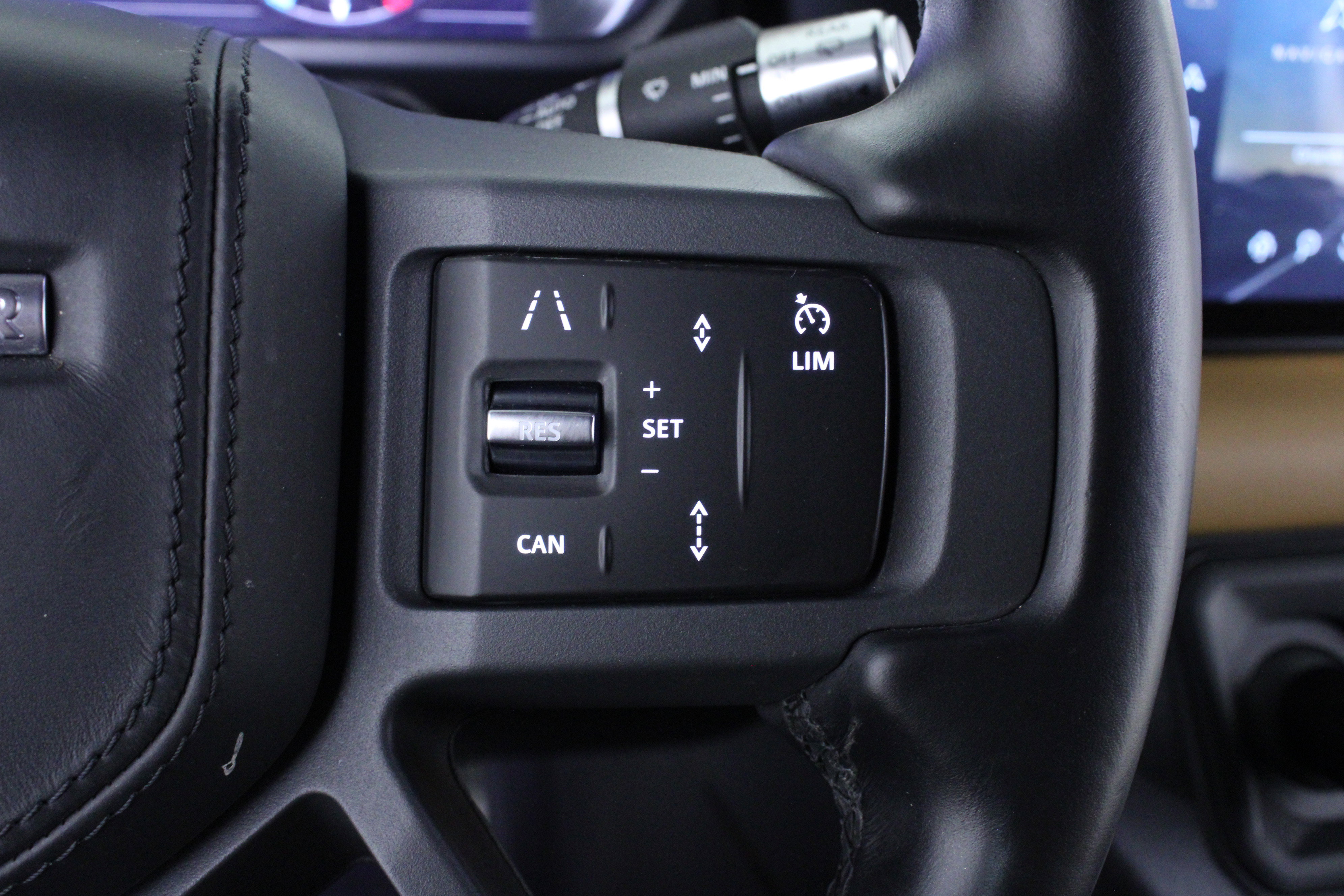 Used 2020 Land Rover Defender 110 X image 24