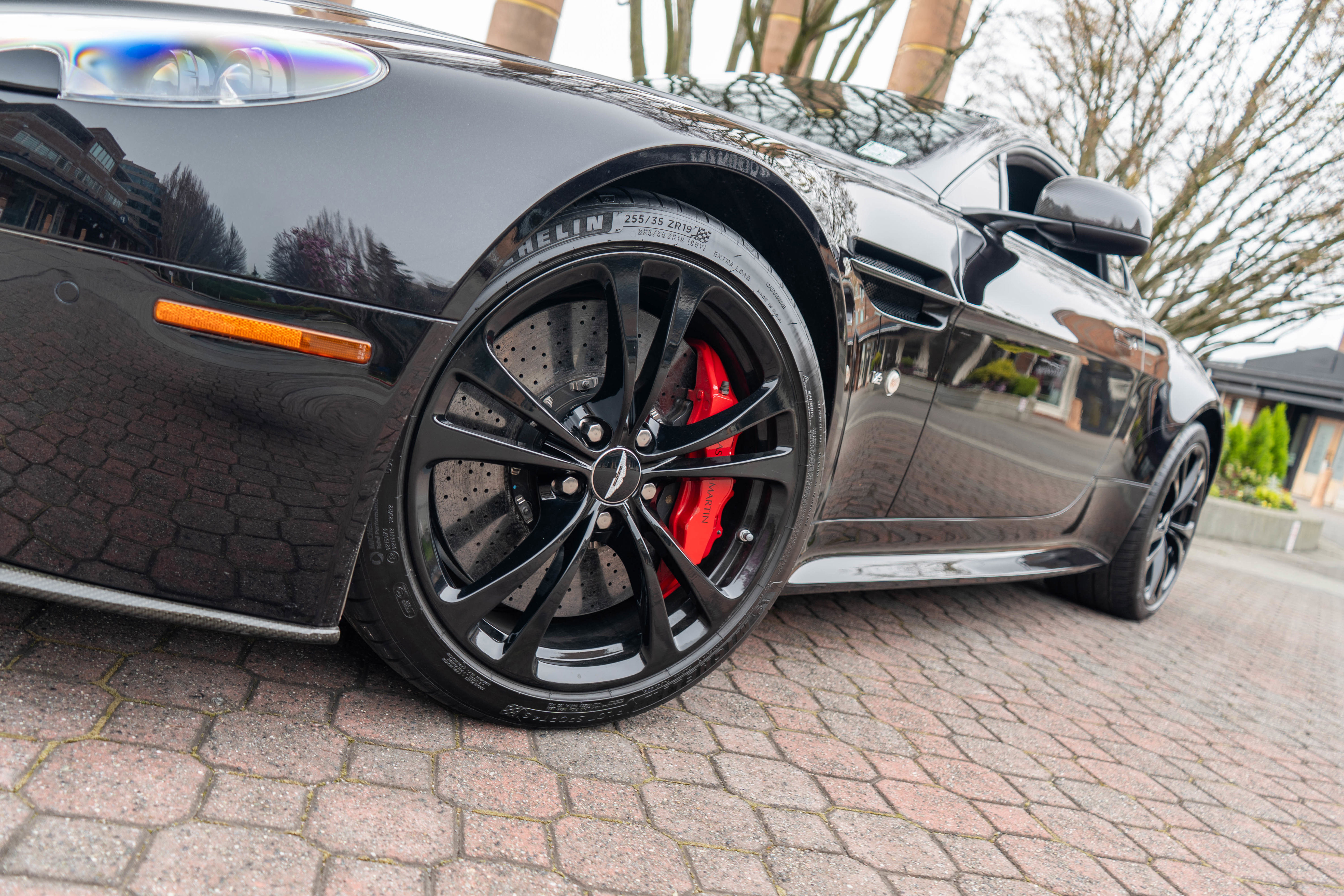 Used 2015 Aston Martin V12 Vantage S image 38