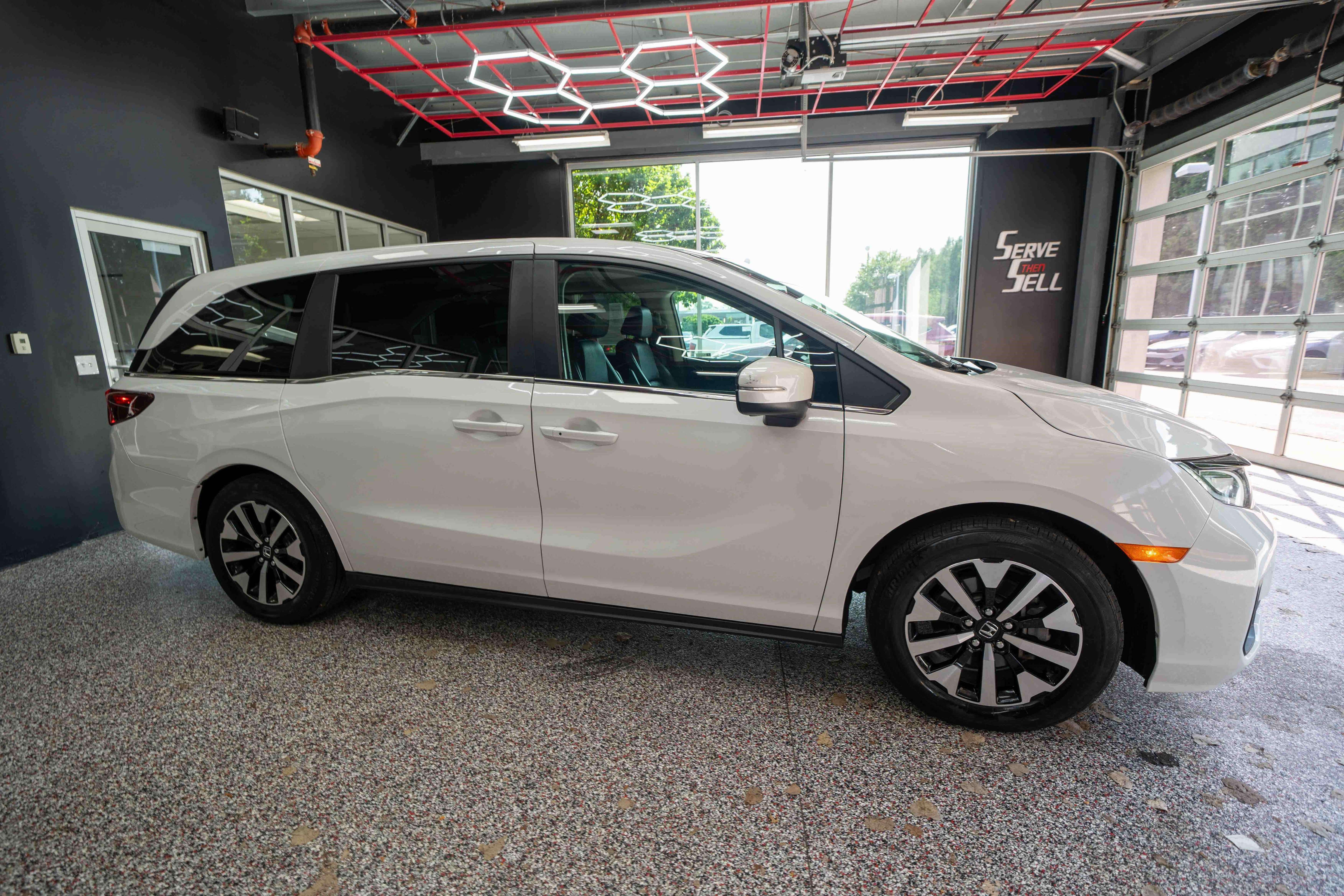 Used 2025 Honda Odyssey EX-L image 5
