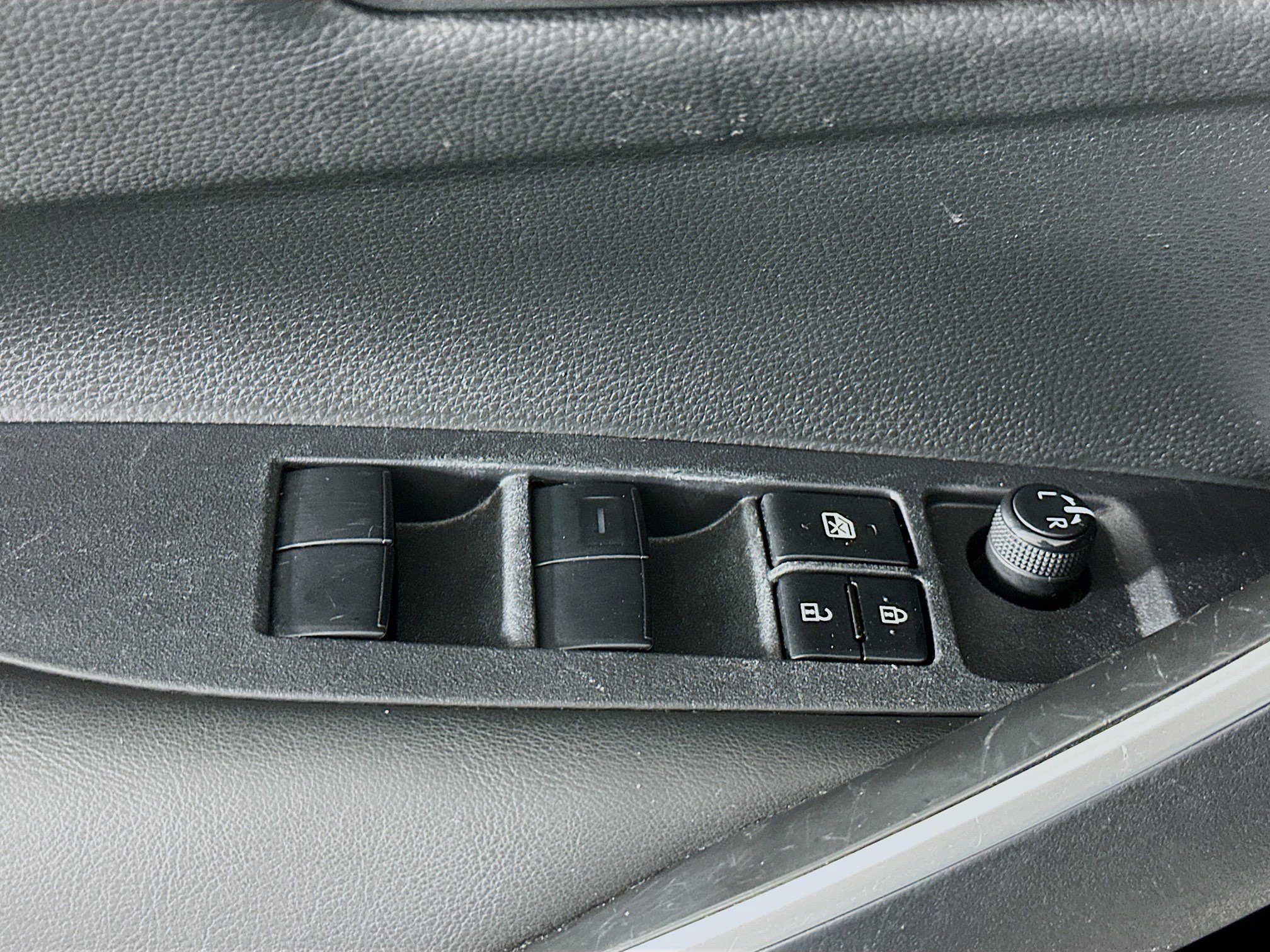 Used 2023 Toyota Corolla SE w/ SE Premium Package image 15