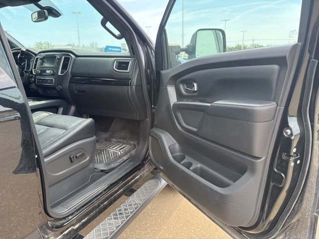 Used 2019 Nissan Titan SL w/ Midnight Edition image 23