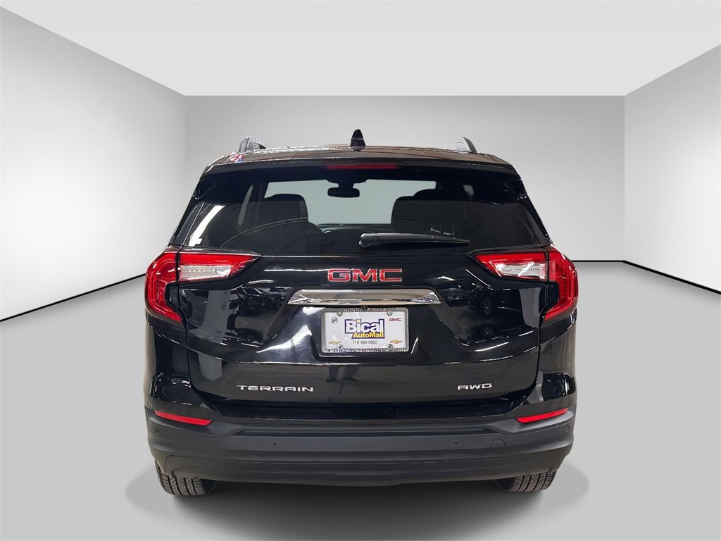 Used 2022 GMC Terrain SLE w/ Driver Convenience Package image 4