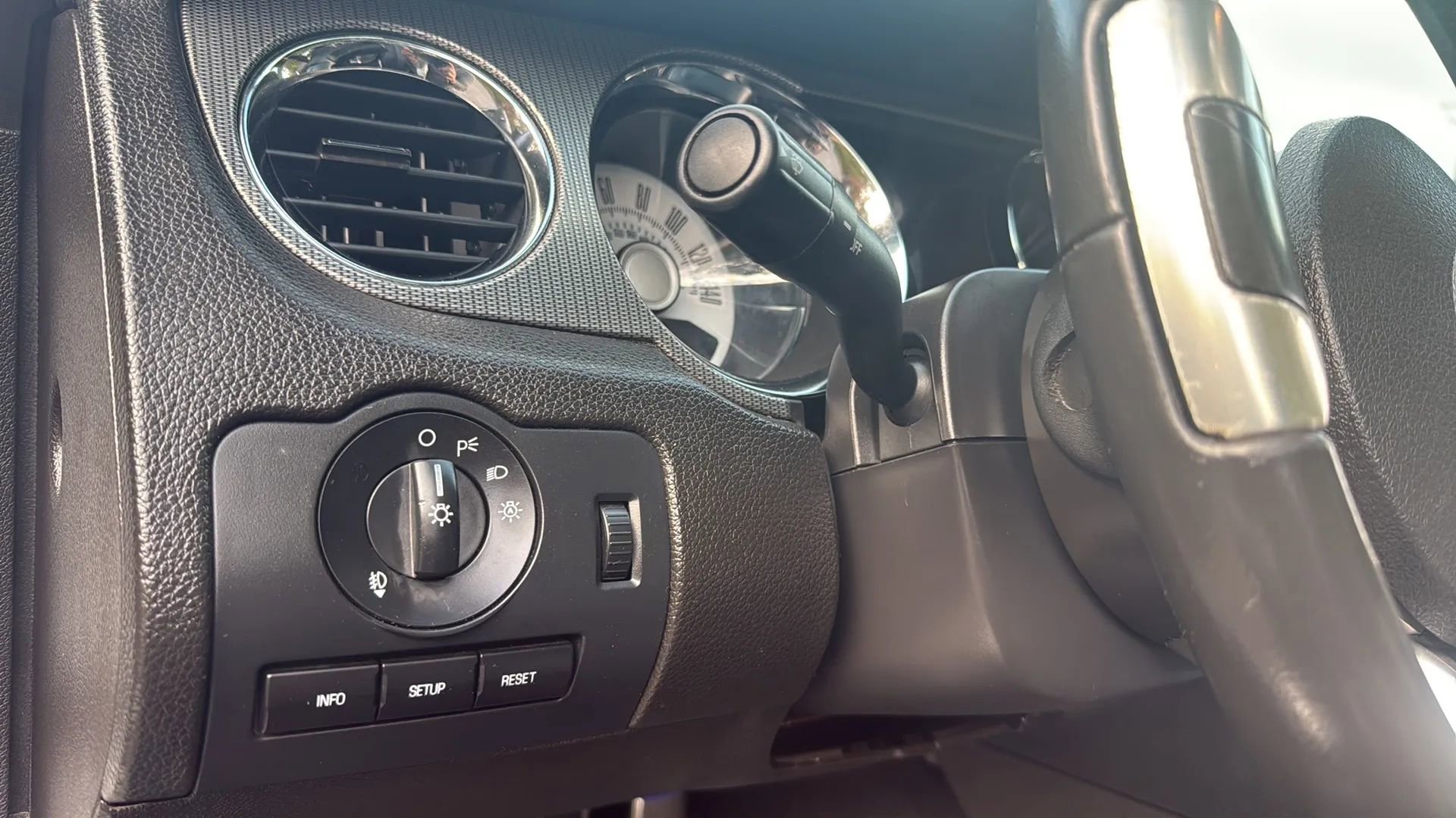 Used 2010 Ford Mustang GT Premium image 16