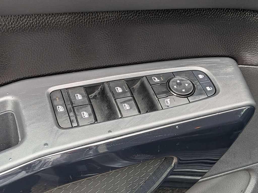 Used 2025 Nissan Pathfinder SV AWD/4WD image 25
