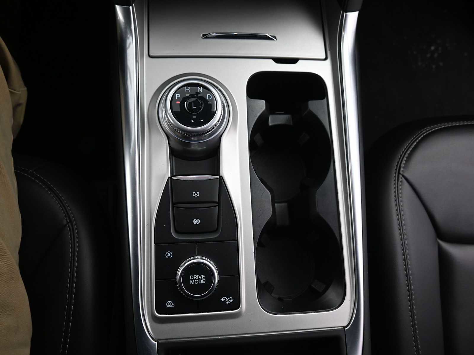 Used 2023 Ford Explorer XLT w/ Equipment Group 202A image 17