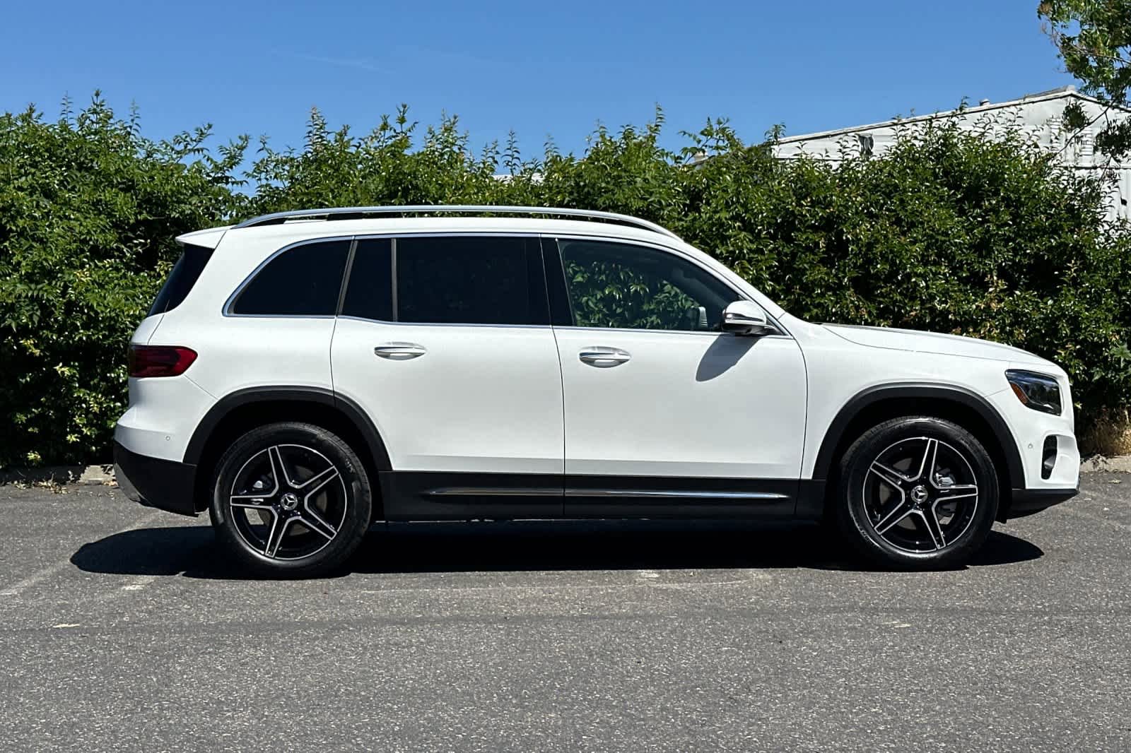 New 2026 Mercedes-Benz GLB 250 image 2