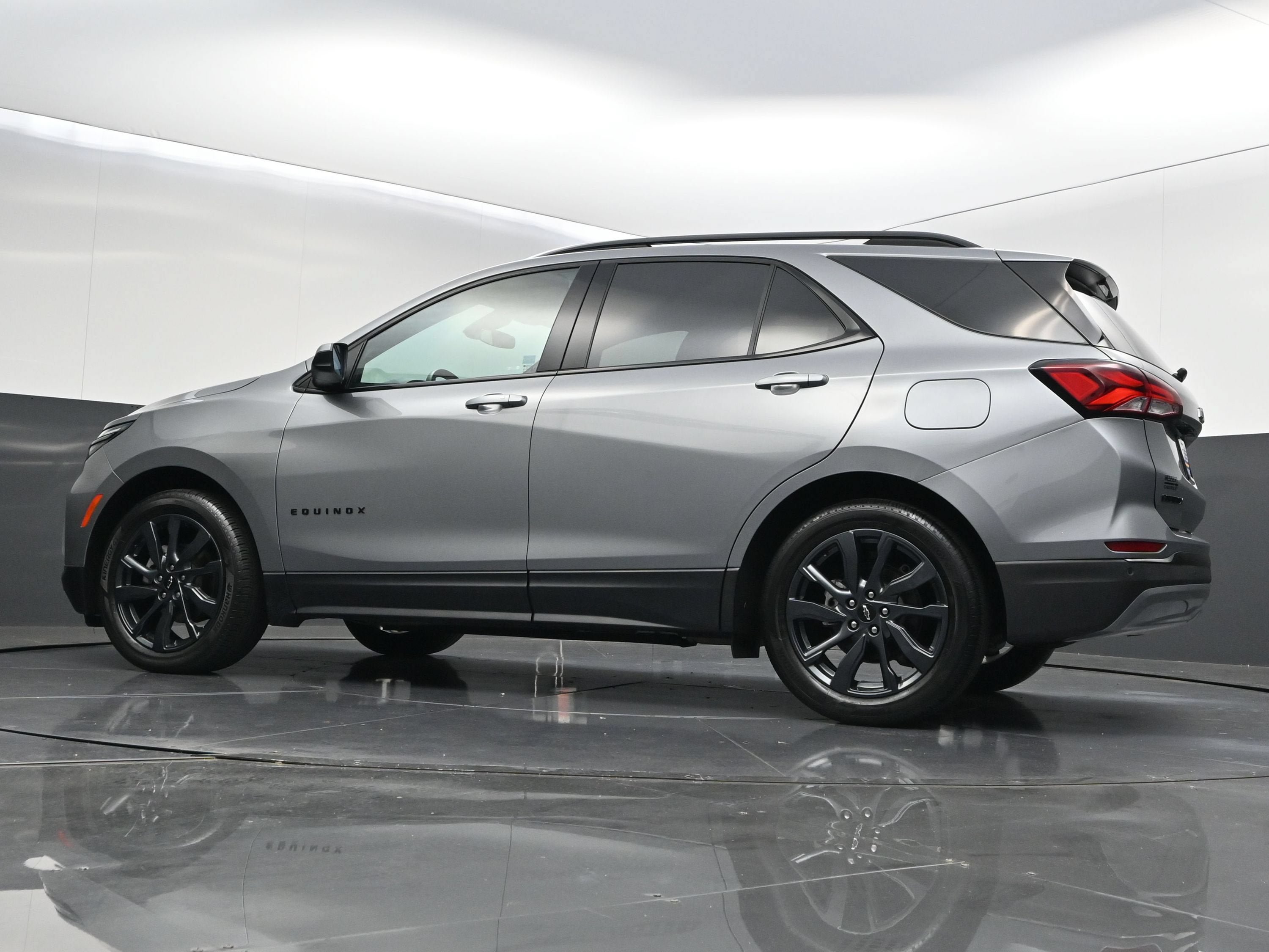 Certified 2023 Chevrolet Equinox RS FWD image 42