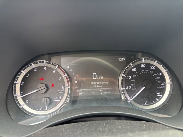 Used 2025 Toyota Highlander XLE image 14